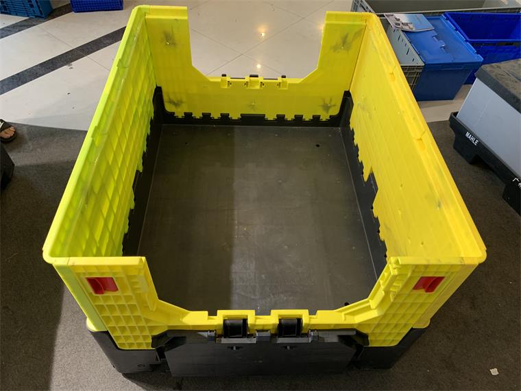 Collapsible Reusable Plastic Pallets and Crates for Storage