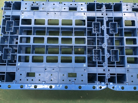 Large Heavy Duty Grid Blue Plastic Spliced Pallet